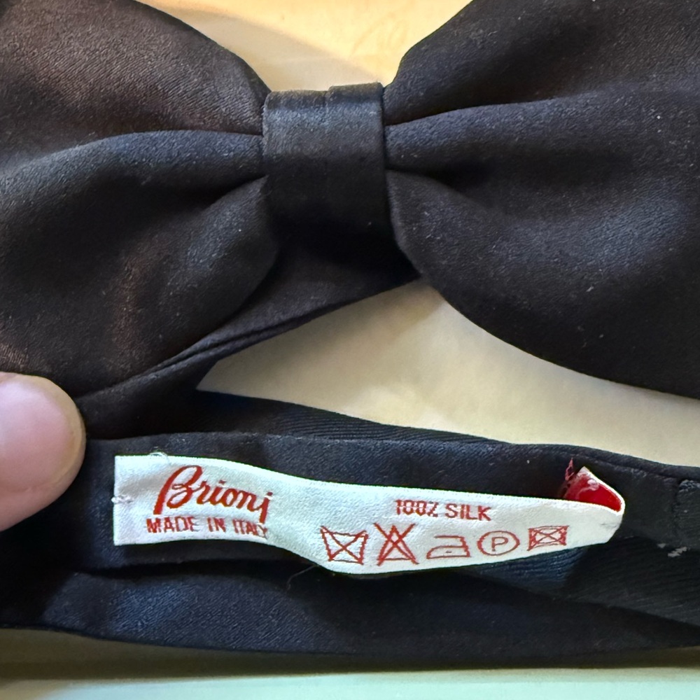 Brioni Classic Black Silk Self-Tie Bow Tie